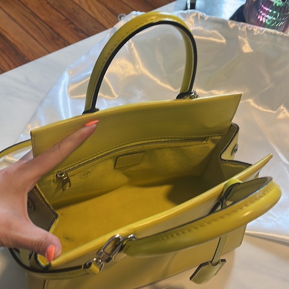 Louis Vuitton Authentic Vintage Leather Epi Bag - Picture 3 of 4